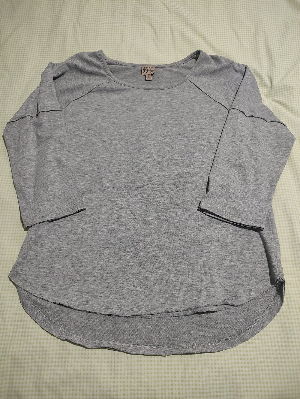 Como Vintage Heather Gray Long Sleeve Scoop Neck Top